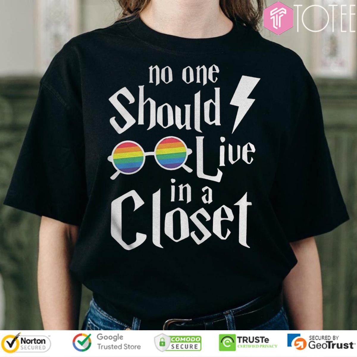 Lgbt Pride Harry Potter Glasses No One Should Live In A Closet T-shirt