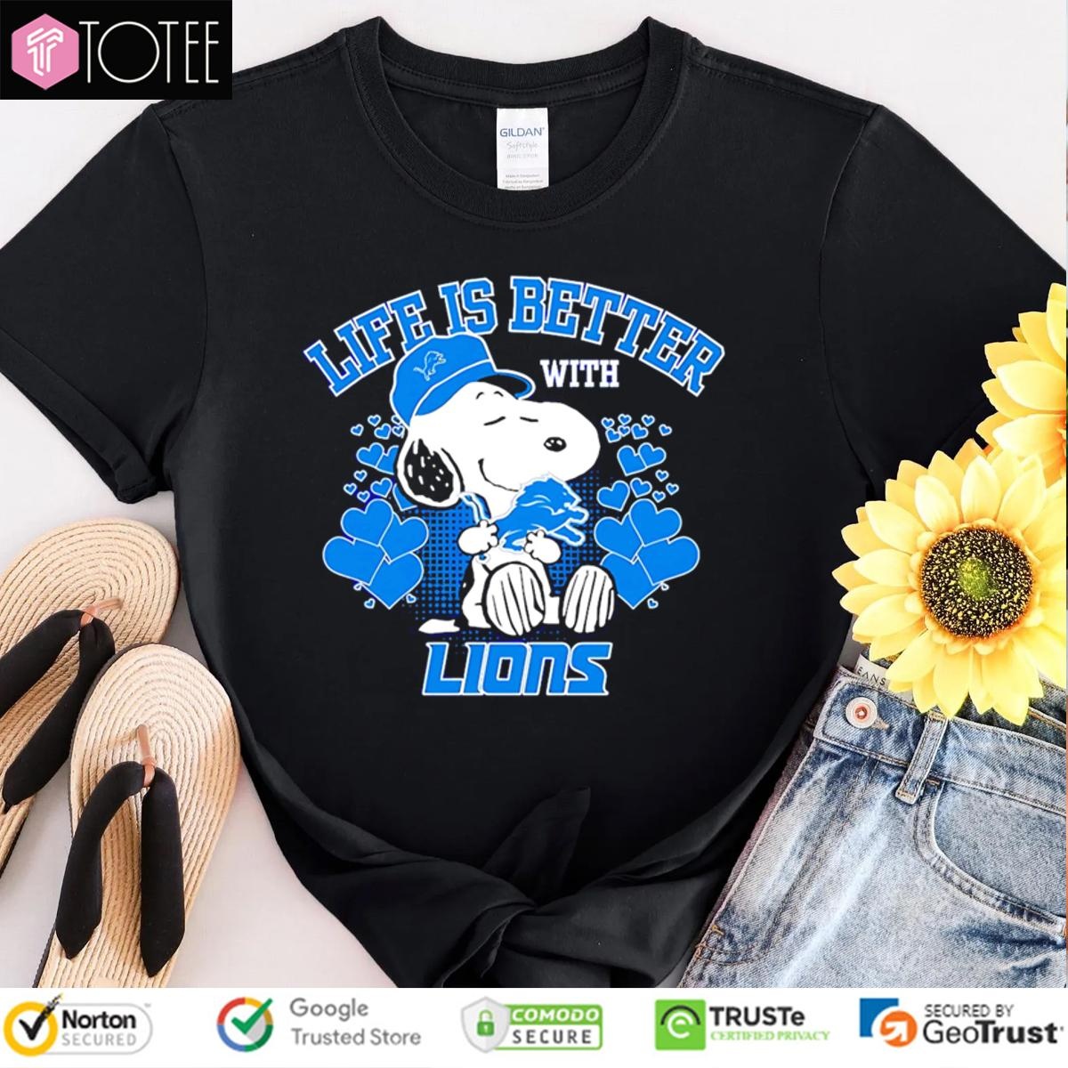 Life Is Better Lions Snoopy Hug Detroit Lions Logo T-shirt